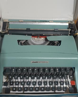 macchina da scrivere Olivetti 