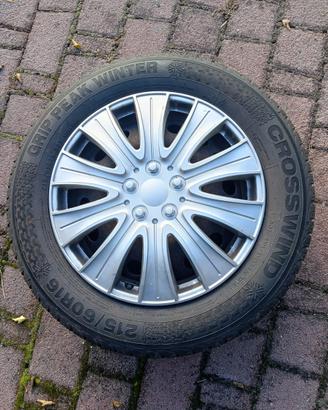 Gomme invernali 215/60R16 con cerchi.