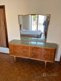 Cassettiera con specchio in radica