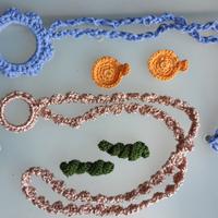 Set collane e orecchini ad uncinetto