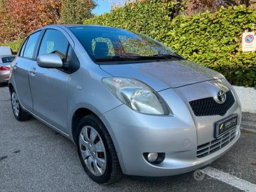 Toyota Yaris 1.0 5 porte Sol NEOPATENTATI