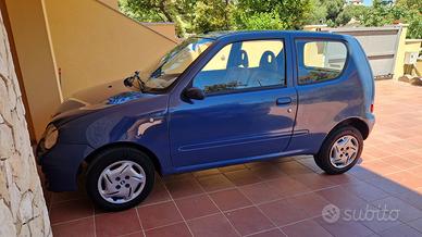 Auto Fiat 600 del 2006