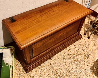 Cassapanca in legno massello