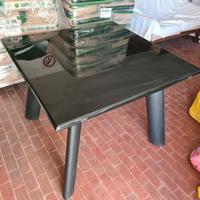 Tavolo in legno nero