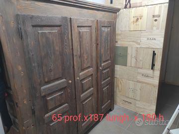 Armadio in legno-pino
