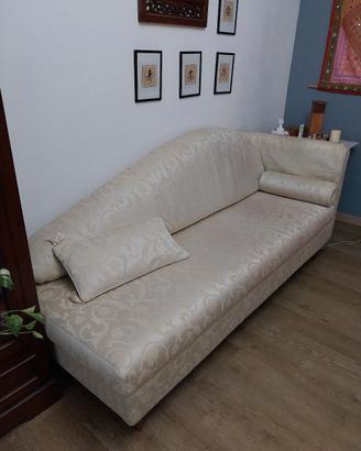 Divano a tre posti 