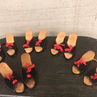 Ciabatte in legno con fiocco