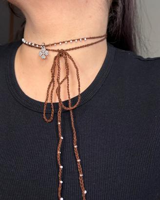 Collana choker marrone con quadrifoglio uncinetto