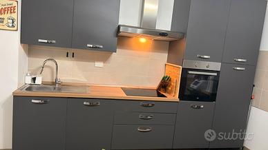 Cucina completa di elettrodomestici