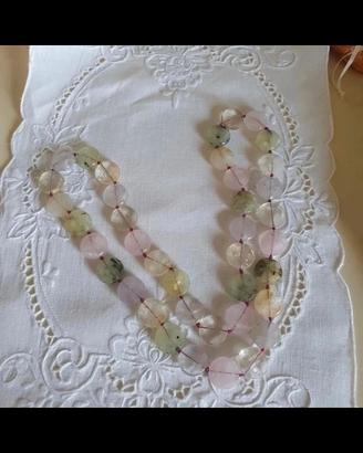 collana lunga di quarzi colorati