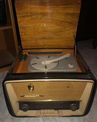Affascinante radiofonografo d’epoca