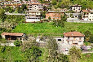 Ampia casa lombarda con rustico