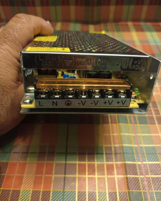 Alimentatore switching * Mai usato * Nuovo