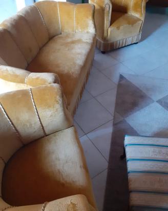 Salotto vintage, due poltrone e divano