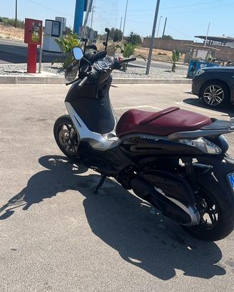 Beverly 350 Sport Touring