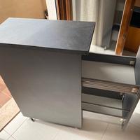 Mobiletto con carrello estraibile