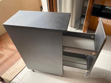 Mobiletto con carrello estraibile