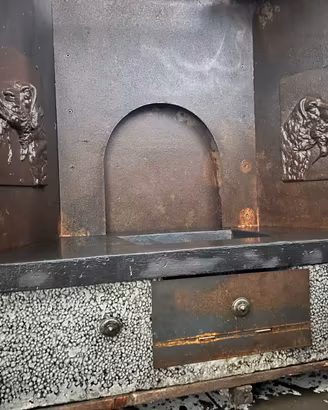 🔥 Caminetto rustico completo in pietra e ghisa