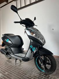 Scooter 50 4t Peugeot kisbee streetline