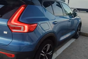 Volvo XC40 bicolore Blu/Azzurro con tetto nero