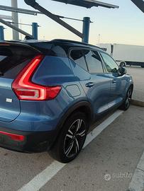 Volvo XC40 bicolore Blu/Azzurro con tetto nero