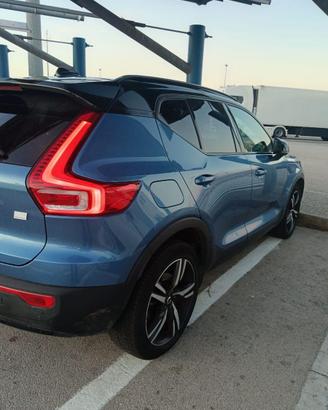 Volvo XC40 bicolore Blu/Azzurro con tetto nero