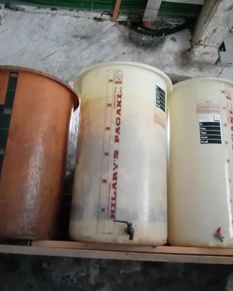 BOTTI IN VETRORESINA PER VINO
