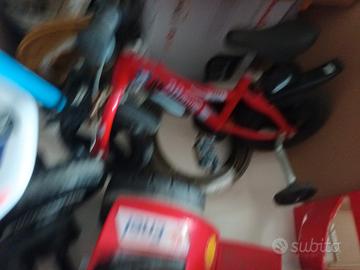 altalena e bici 
