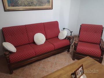 divano in legno con 2 poltrone