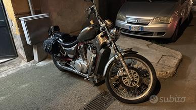 Suzuki intruder vs800