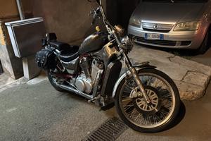 Suzuki intruder vs800