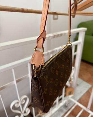 Pochette Accessories