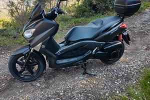 Yamaha x max250. 2013