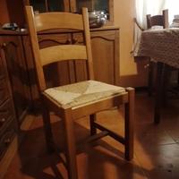 Sedie in legno massello con sedute in paglia