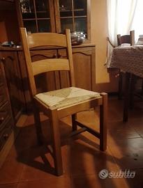 Sedie in legno massello con sedute in paglia