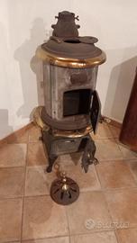 Stufa a legna  in ghisa  usata pochissimo