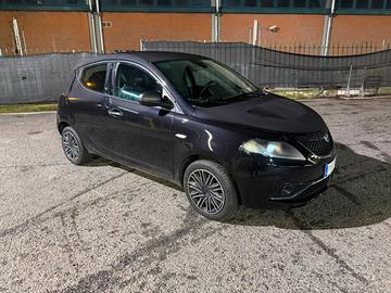 Lancia ypisilon 35000 km