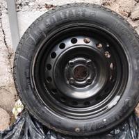 Cerchione con gomma 185\65 R15 4 stagioni