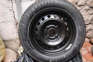 Cerchione con gomma 185\65 R15 4 stagioni