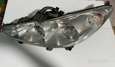 Faro anteriore sinistro peugeot 207