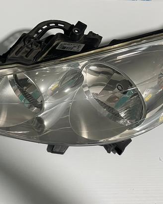 Faro anteriore sinistro peugeot 207