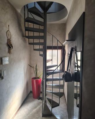 SCALA A CHICCIOLA IN FERRO/METALLO PER INTERNI