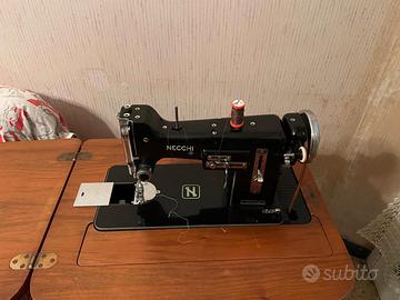 Macchina da cucire Necchi + Tavolo