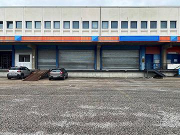 Immobile di 2250 m² con 3 locali a Nola