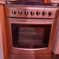 Gas cucina con forno elettrico 