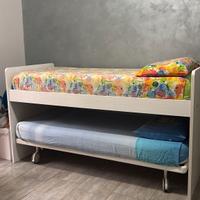 Letto singolo con secondo letto estraibile.