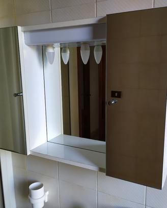 Mobiletto bagno con specchi 