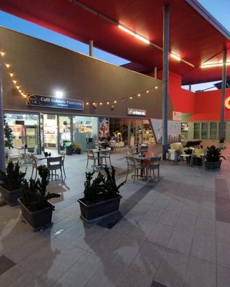 Attività Di Caffè Gelateria Pasticceria