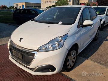 Peugeot 208 anno 2013 ricambi usati