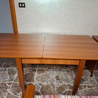 Tavolo quadrato da cucina in legno estensibile 